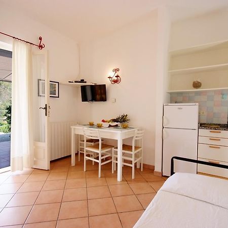 Casa Vacanze Dino Apartment Каполивери Екстериор снимка